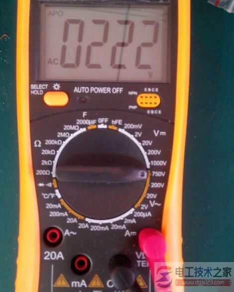 数字万用表怎么测电压3