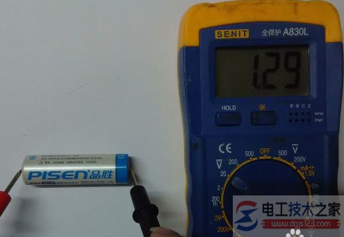 万用表测量蓄电池电压