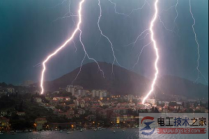 遇到雷击怎么办？户外避雷九大场所，躲避雷击好去处