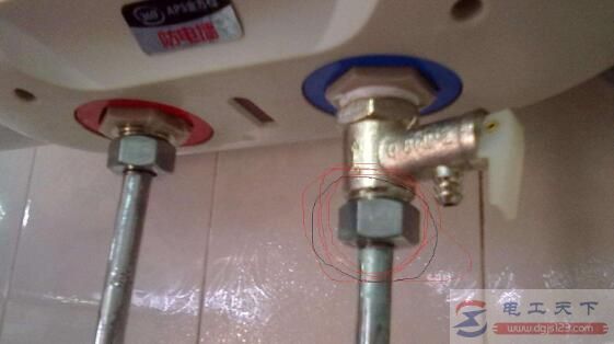 热水器漏水问题就这五种原因，找准原因修热水器漏水很简单