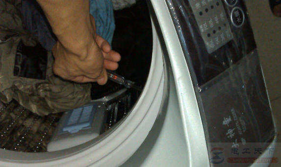 洗衣机漏电的几种原因