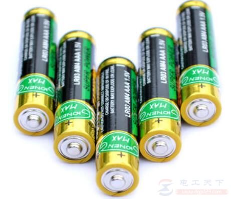 一节干电池的电压大小，碳性与碱性干电池的空载电压值