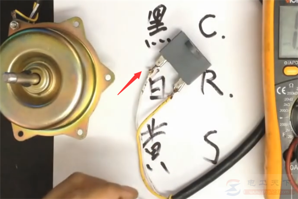 一例空调压缩机启动电容的接线图
