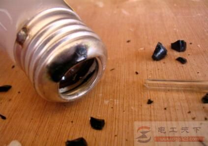 家里有一個燈總燒的原因分析