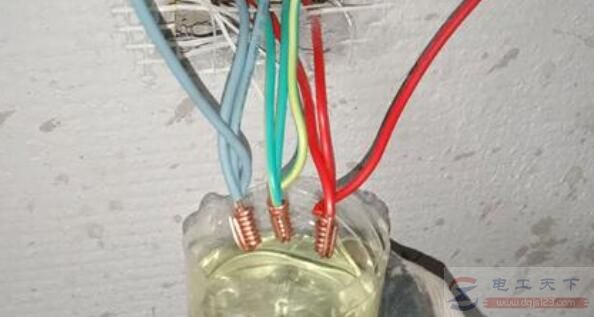 墙里电线漏电怎么办？