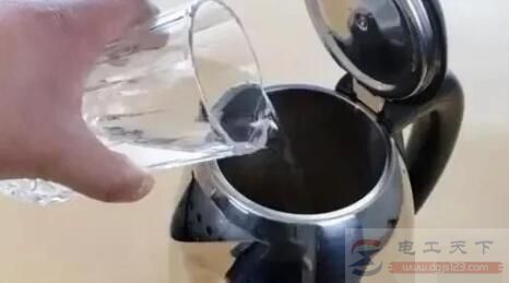 清除电热水壶中水垢的七种方法