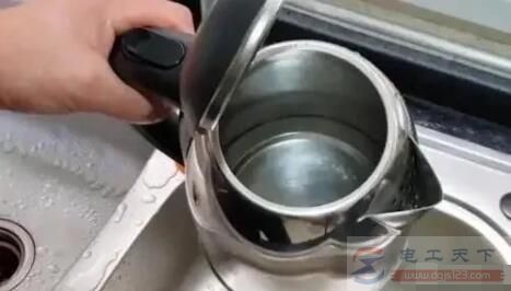 清除电热水壶中水垢的七种方法