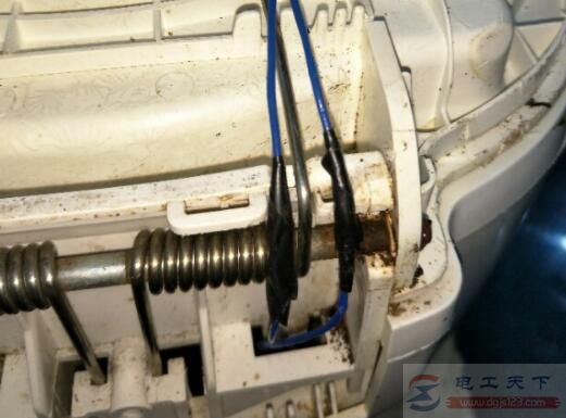 九阳JYF-F50FS11电饭锅“E3”故障问题的维修办法