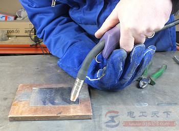 熟练焊工进行焊接操作的经验总结