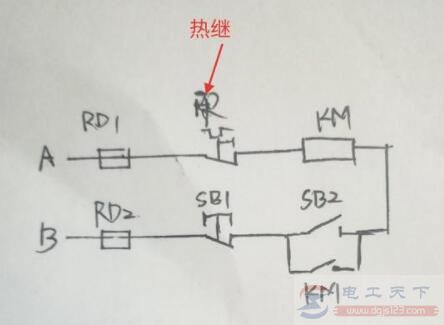 如何使电机通电延时和断电延时？