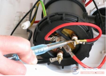 检测热水器漏电自己跳闸的常用方法