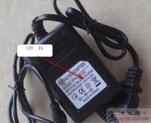 显示器电源适配器12V2A能用12V5A替代？