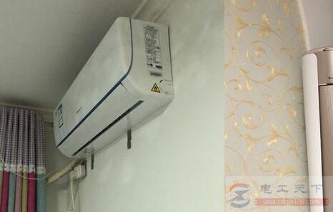 客厅装空调挂机可行吗，20平房间要多大功率的空调