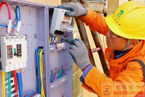 电工、钳工与设备维修工的工资是什么原因