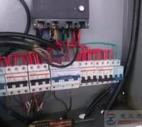 配电箱开关并线接法及照明电力负荷的分配方法